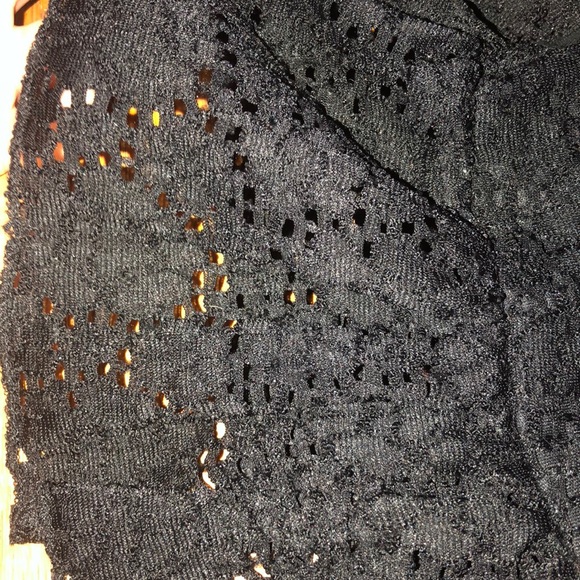 Ruffle black tank - Picture 3 of 3